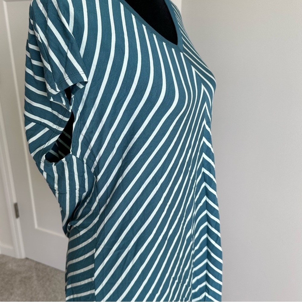 Women’s‎ Christopher & Banks Blue Striped Tee - Picture 2 of 4